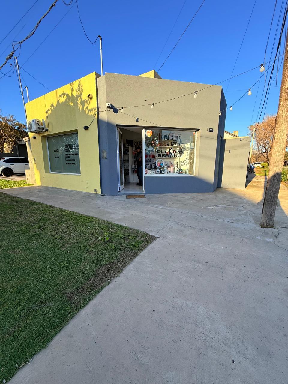 CASA BARRIO UNIDOS con LOCAL COMERCIAL EN ESQUINA